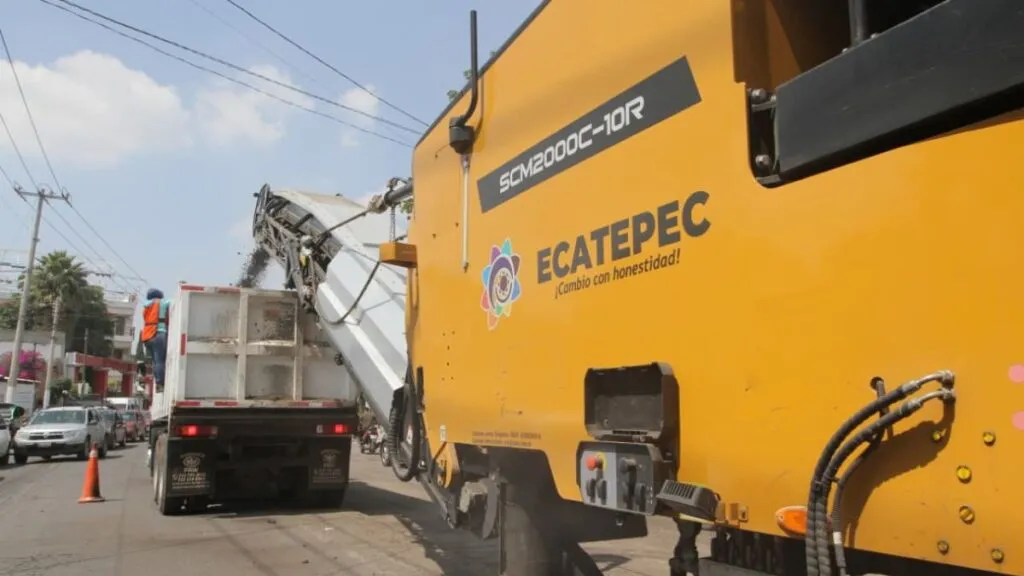 Tren de repavimentación refuerza obras viales en Ecatepec