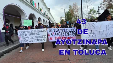 ¡Justicia para los jóvenes normalistas! gritan sobre calles de Toluca