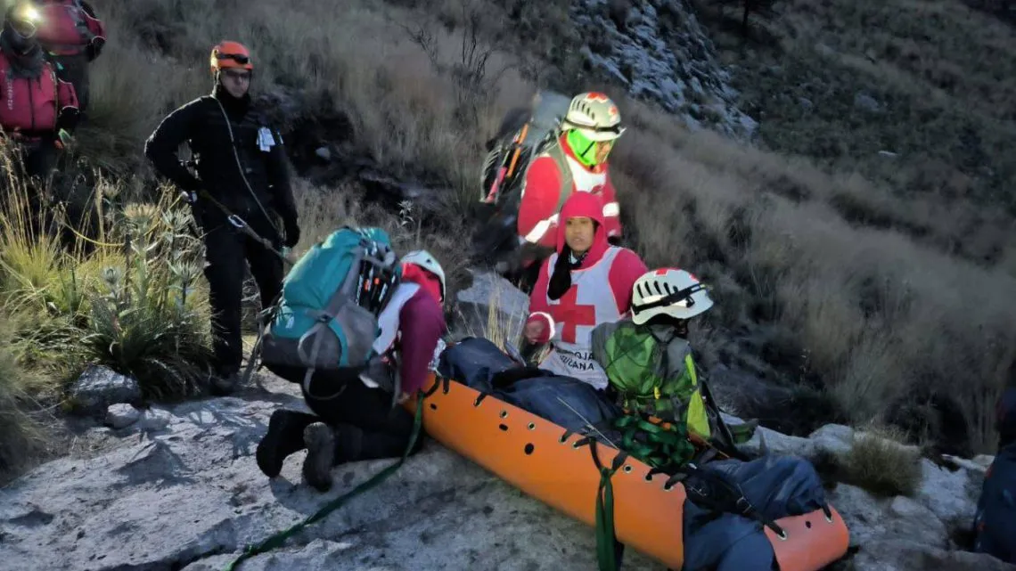Edomex: Rescatan a mujer en el volcán Iztaccíhuatl