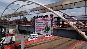 Estudiantes de Ixtapaluca exigen a alcalde apoyo para escuelas