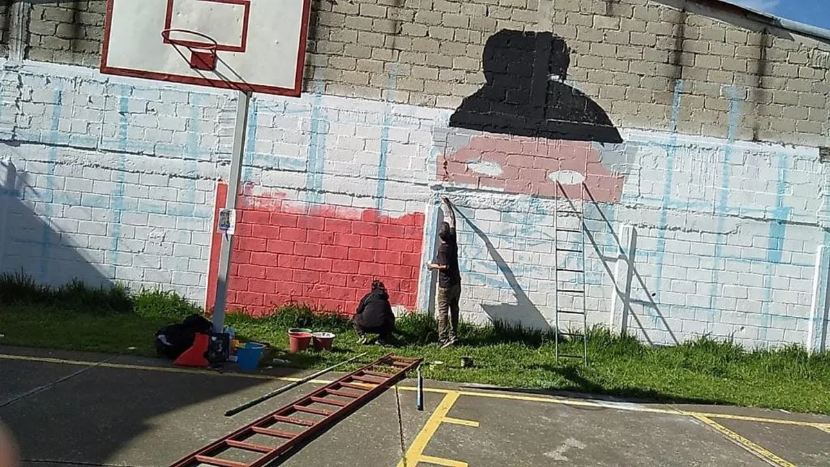 Denuncia vandalización de mural de lucha social con propaganda de Ale del Moral