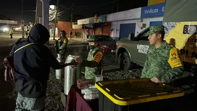 Tras el frío registrado en Tecámac y Zumpango , habitantes vulnerables recibieron bebidas calientes y cobijas.