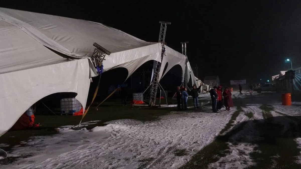 Jilotepec: Granizada derrumba techo y puestos del recinto ferial