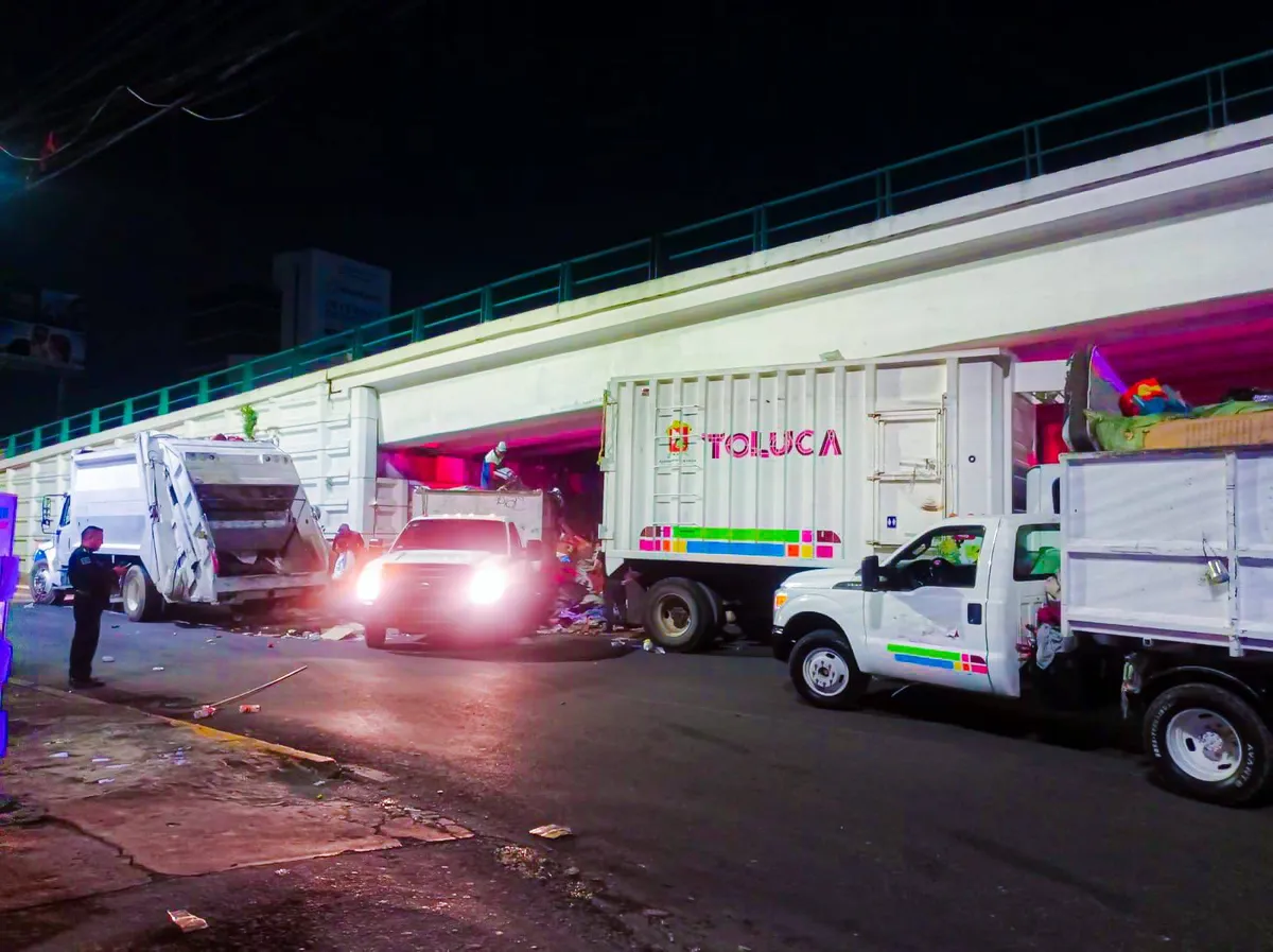 Ayuntamiento de Toluca retira 25 toneladas de basura en espacios públicos