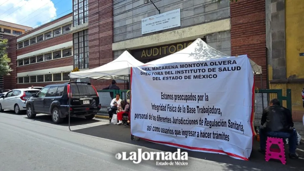 Trabajadores de Regulación Sanitaria Toluca exigen reubicación definitiva