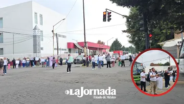 Con bloqueo exigen renuncia de director de hospital general del ISSSTE en Toluca