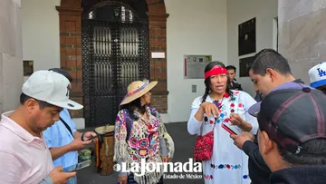 Indígenas toluqueños se manifiestan en Palacio Municipal