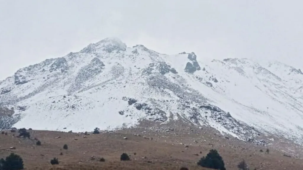 Sujeto sube al Nevado de Toluca en Razer e intenta atropellar a oficial