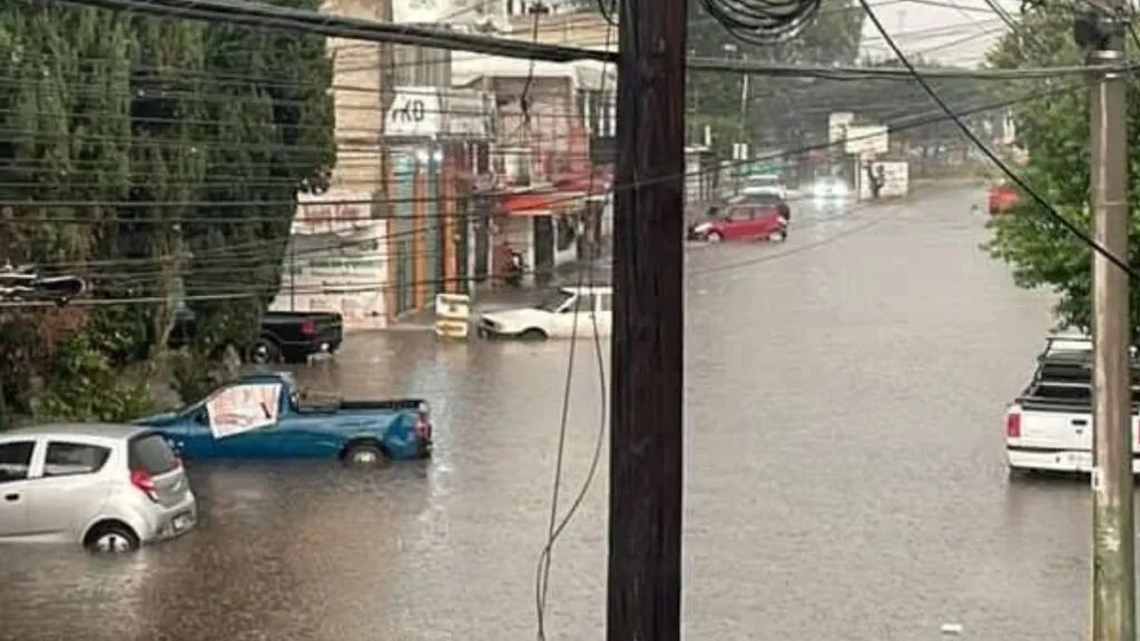 [VIDEO] Lluvias provocan inundaciones en vialidades de Cuautitlán Izcalli y Tultitlán