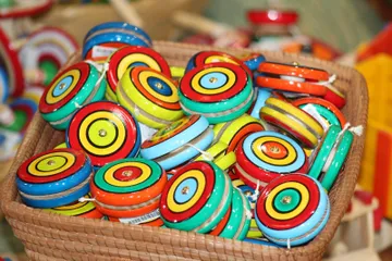 Talleres especializados en la fabricación de juguetes tradicionales de madera se encuentran en municipios mexiquenses.