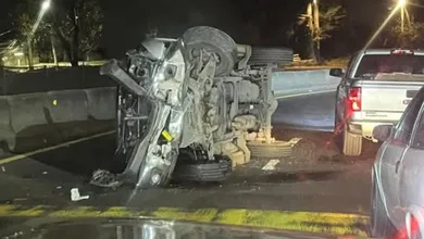 Auto vuelca en la México-Toluca