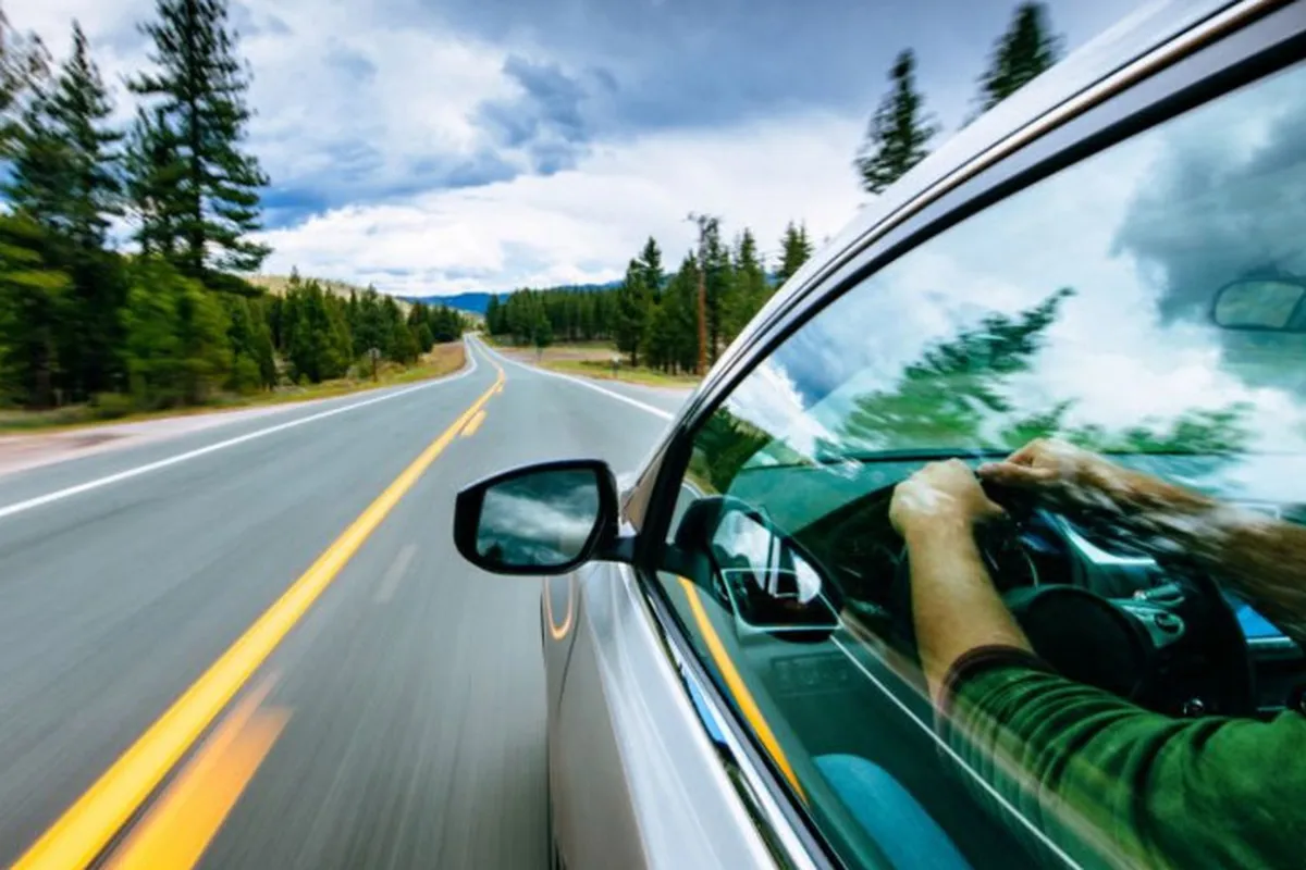 Autoridades emiten recomendaciones para viajar seguro por carretera.