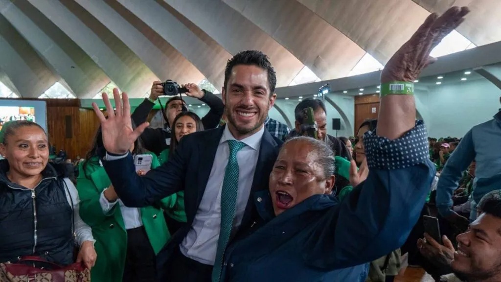 Pepe Couttolenc rinde su Primer Informe Legislativo “Escuchar para Cumplir”en Toluca