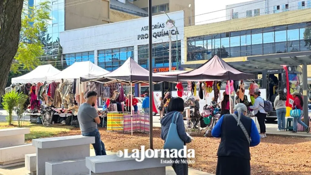 Comerciantes formales piden al Ayuntamiento contención de ambulantaje en el centro de Toluca