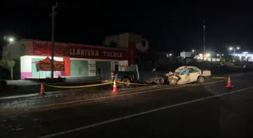 Familia completa pierde la vida tras fuerte choque en Zinacantepec