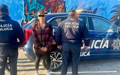 Caen tres por robo en secundaria de Toluca; recuperan equipo audiovisual.