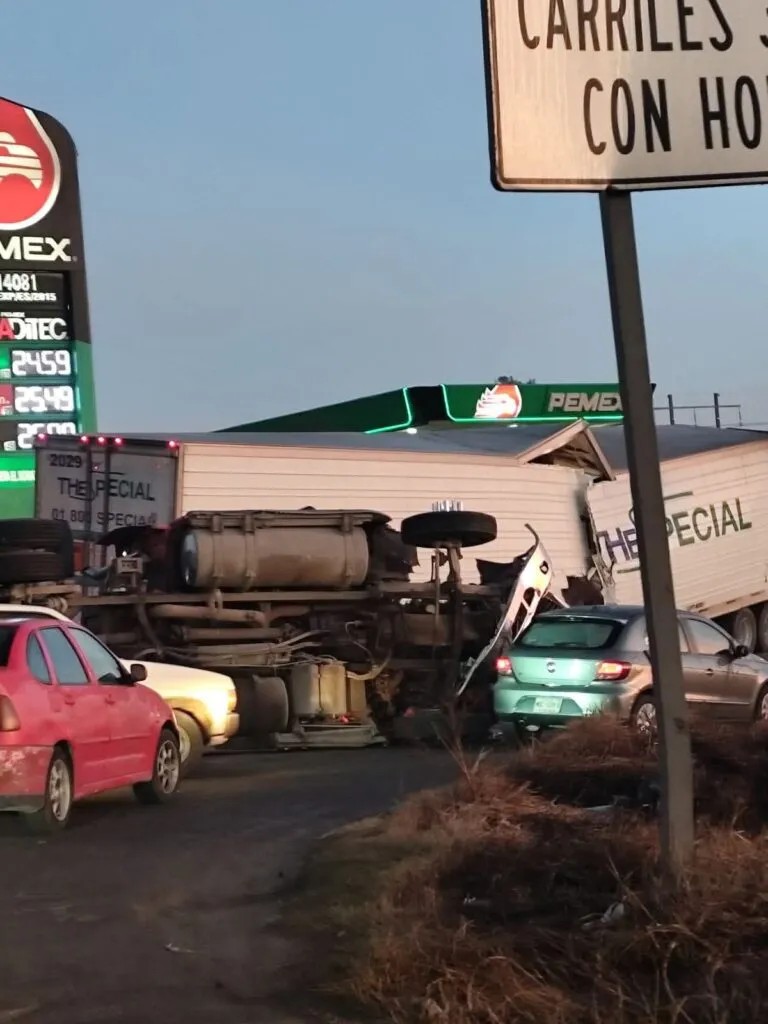 Se registran varios accidentes y tráfico pesado en varias carreteras del Edomex