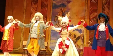 En escena grupo ganador de la categoría de teatro