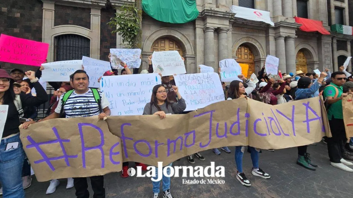 Toluca: Jóvenes marchan a favor de la Reforma al Poder Judicial