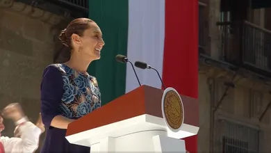 Sheinbaum da discurso en asamblea en el Zócalo de la CDMX
