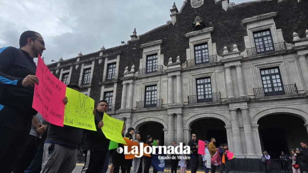 Deportistas se manifestaron en Palacio de Gobierno del Edomex, denuncian irregularidades