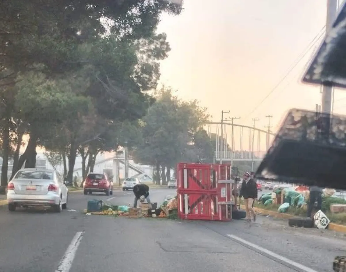 Accidente vial en Boulevard Aeropuerto genera tráfico en dirección a Tollocan