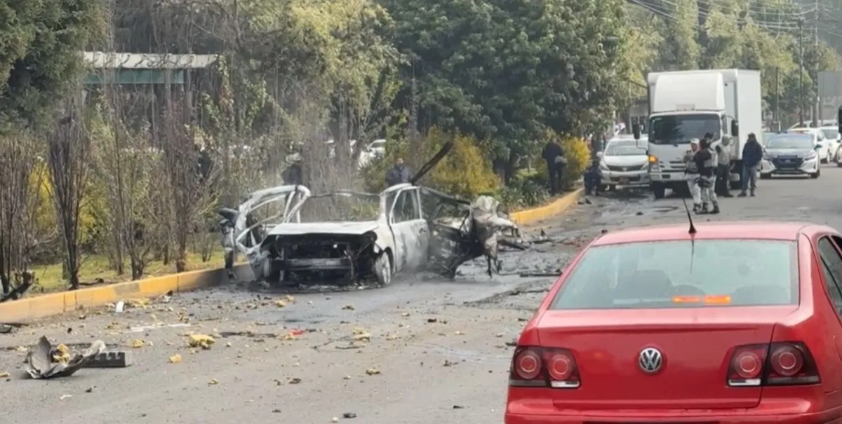 [VIDEO] Explota Taxi cargado de pirotecnia en la México-Toluca