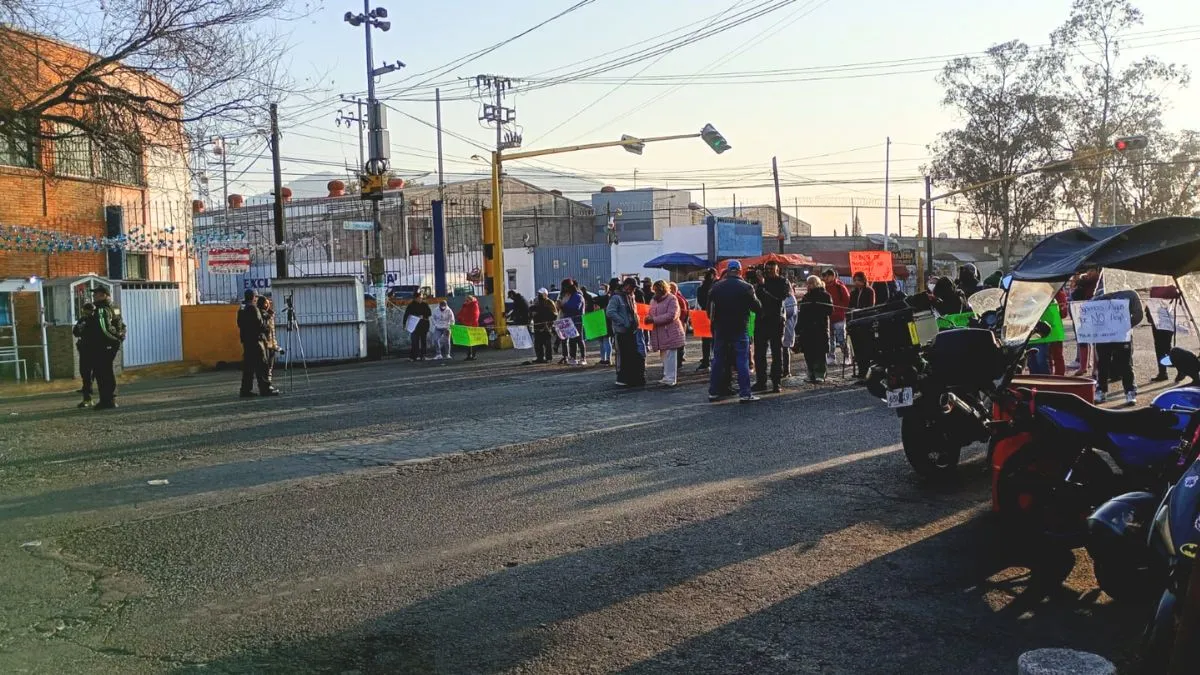 Vecinos de Nezahualcóyotl bloquean por falta de agua