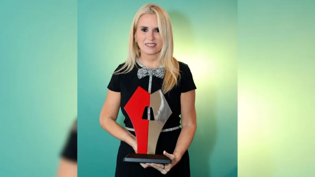 Romina Contreras recibe Premio Alcaldes por el ‘Sistema Municipal de Comunicación y Emergencias 24/7’