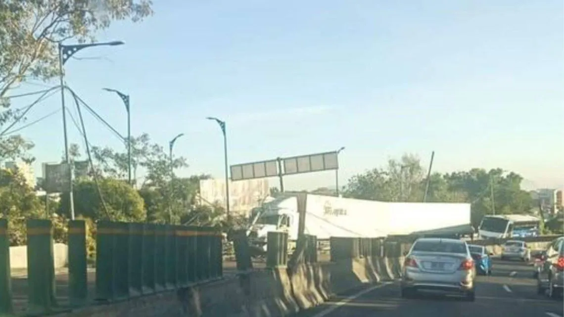 Accidente vial en la carretera México-Toluca