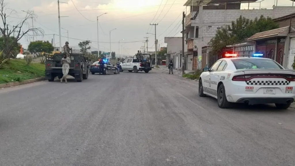Operativo en Acolman termina con inmueble asegurado; encontraron armas y droga