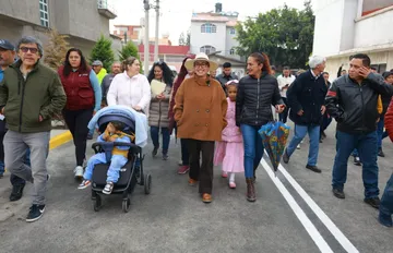 Tras 25 años, inauguran pavimentación de calles en Ecatepec