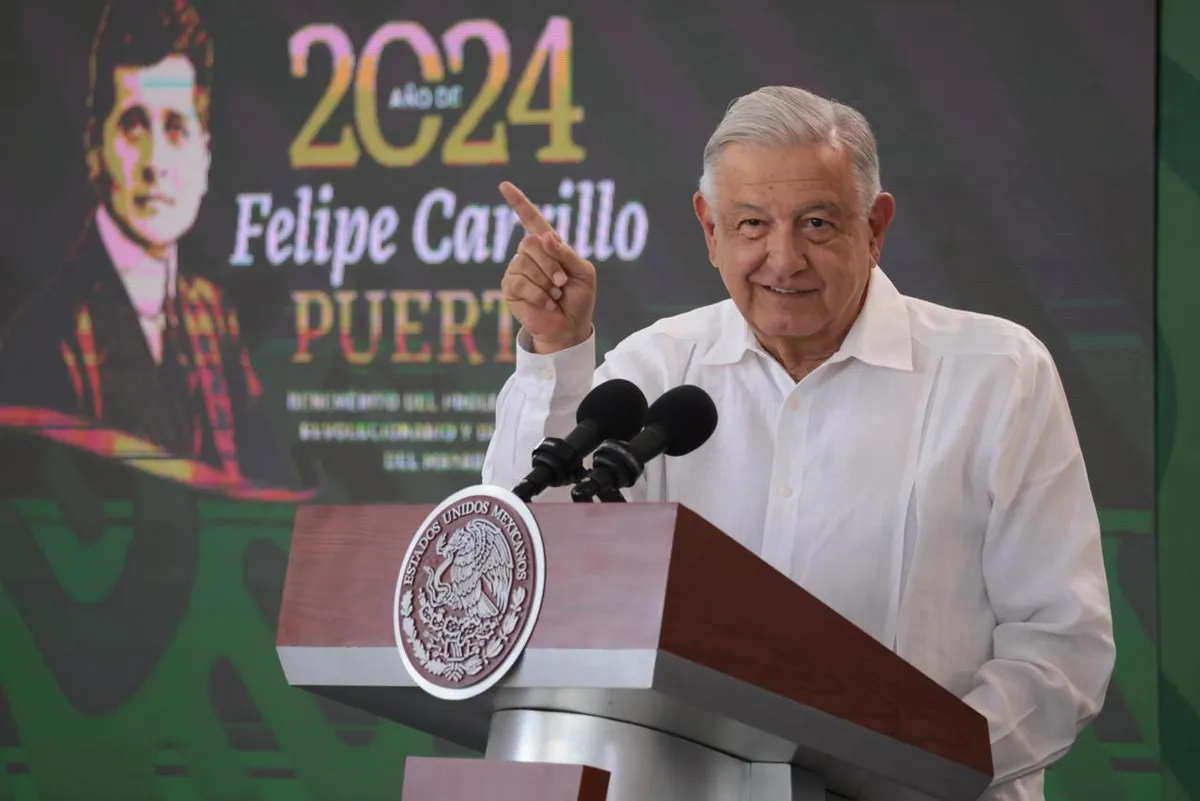 Desde la ciudad de Oaxaca, el mandatario fue cuestionado sobre la semana de vacaciones que está cerca y respondió que su mensaje matutino no se llevaría a cabo los días jueves 28 y viernes 29. Foto: Presidencia
