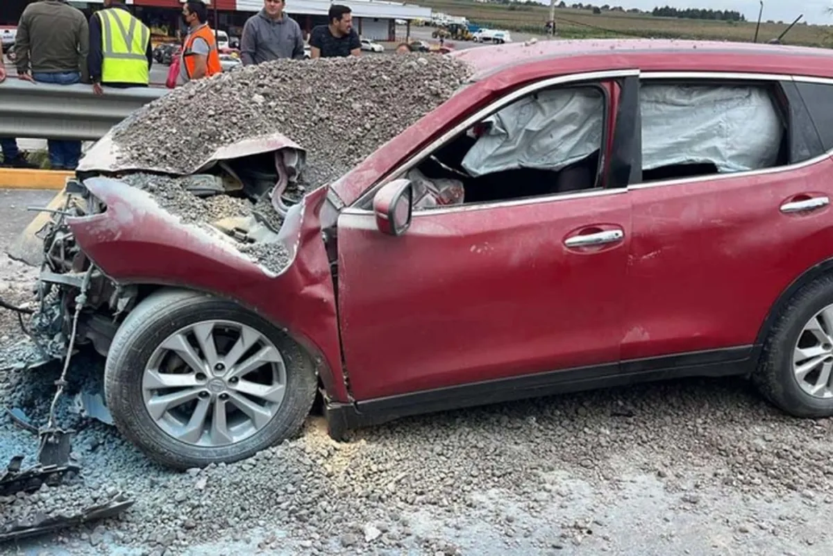 Fuerte choque paraliza la carretera Toluca-Tenango