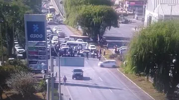 El tráfico ya se extiende hasta el puente de Metepec, afectando a cientos de automovilistas y usuarios del transporte público.
