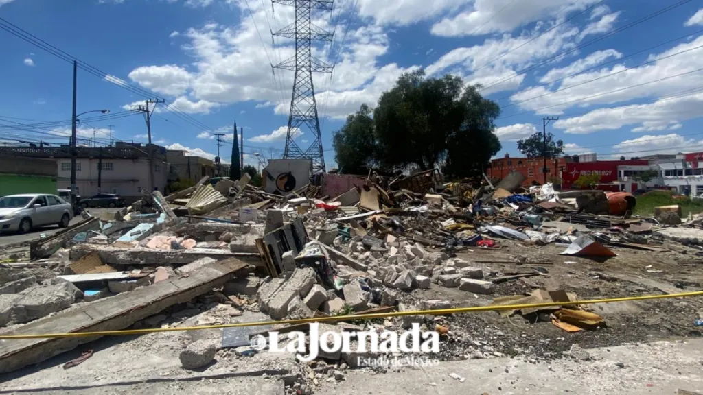 Mujer invidente vive en la calle tras desalojo en zona federal de Neza