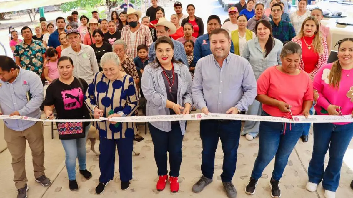 José Paz López inaugura obras en la comunidad del Varejonal en Badiraguato
