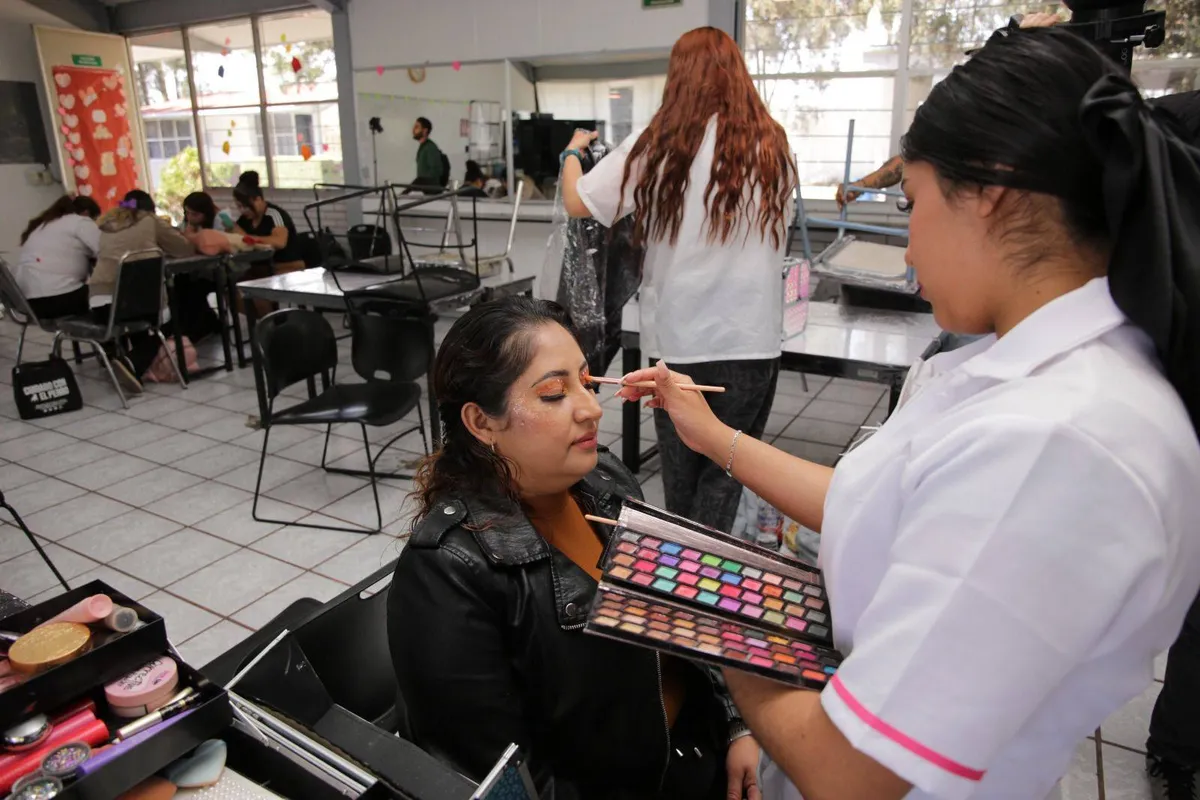 Aprende inglés, carpintería o confección desde 76 pesos en Edomex