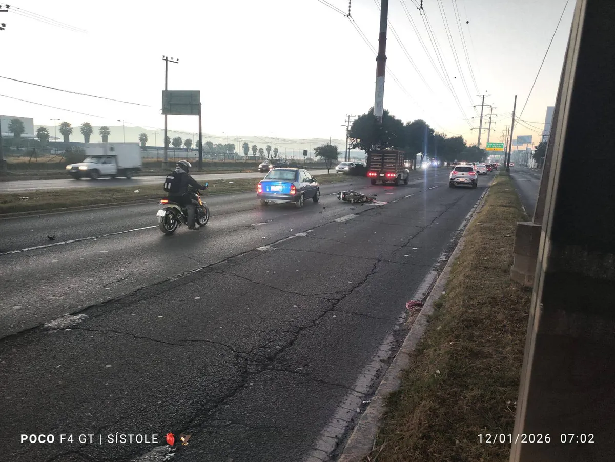 [VIDEO] Reportan accidente de motociclista en el Boulevard Aeropuerto, en Toluca