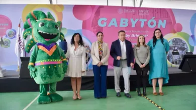 La directora general del DIF Estado de México (DIFEM), Karina Labastida Sotelo (segunda de izq a der), agradeció esta iniciativa que toma en cuenta a la entidad. Foto: Cortesía