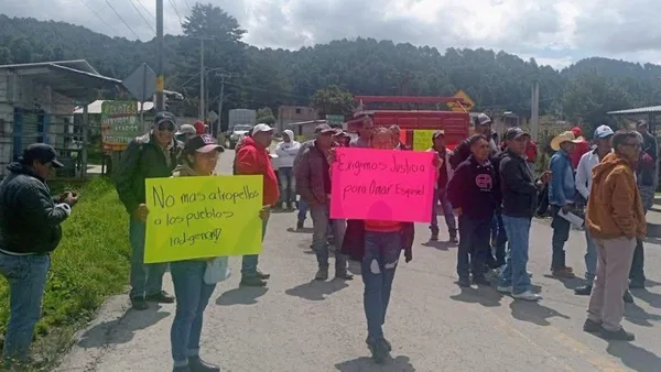 Habitantes bloquean la Toluca-Altamirano; exigen justicia para exfuncionario del TRIJAEM