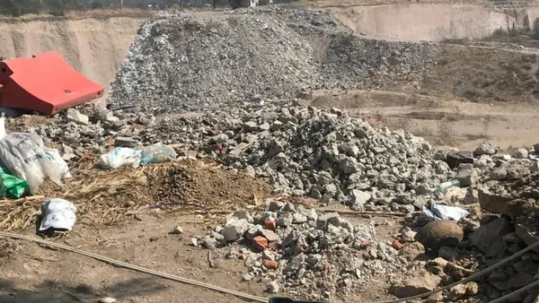 Vecinos denuncian tiradero clandestino en minas de Texcoco
