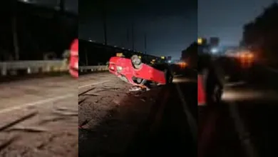 Automóvil vuelca en la México-Toluca