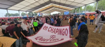 Estudiantes de Chapingo piden a Sheinbaum apoyar la investigación en el campo