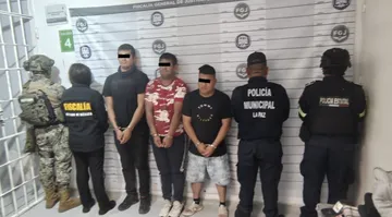 Acusan corrupción en policía de La Paz: Agentes son captados robando combustible