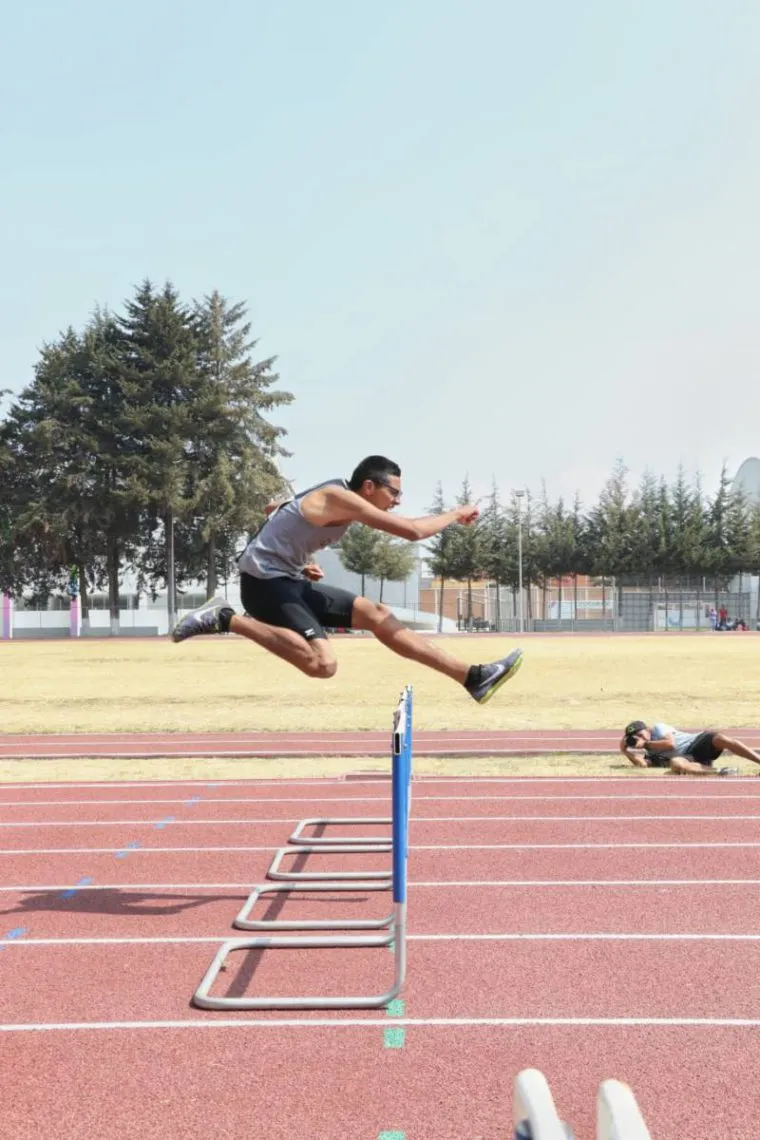 Cientos de atletas buscan clasificación en atletismo