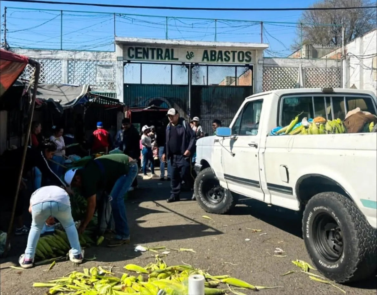 Comerciantes de la Central de abasto de Ixtapaluca ahora venden en vía pública