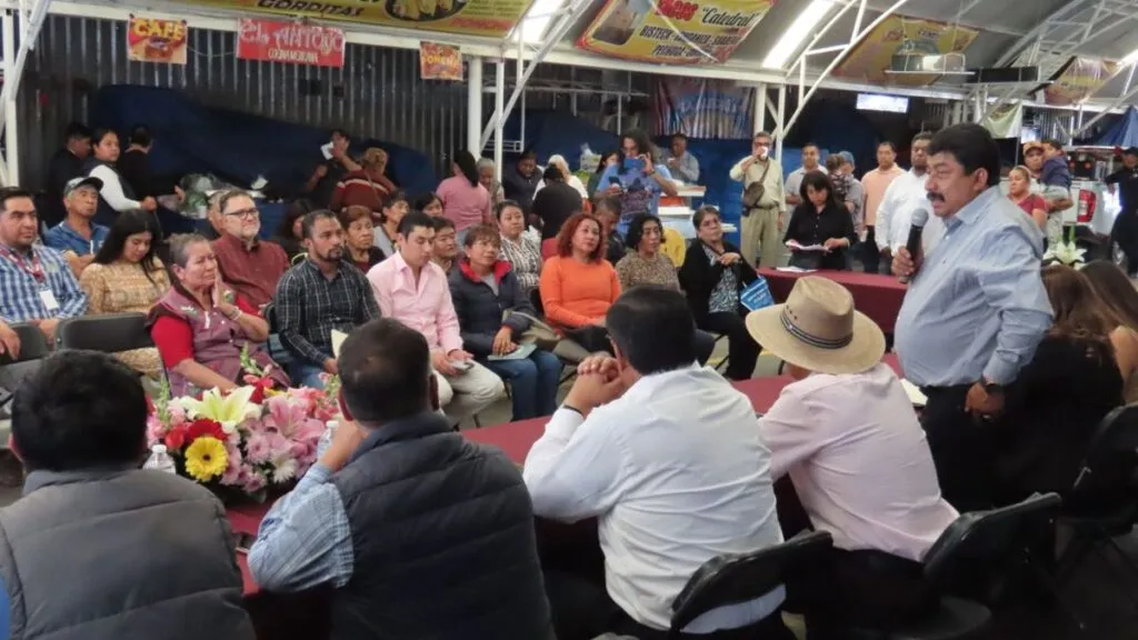 Gobierno de Texcoco firma convenio de comodato con comerciantes de las vías
