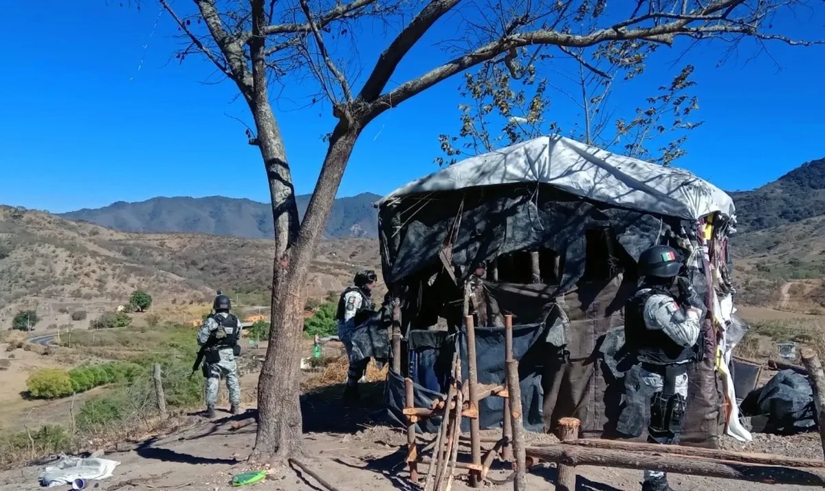Descubren presunto “narcocampamento” entre Teuchitlán y Ahualulco