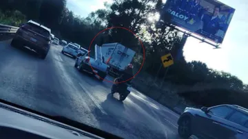 Tráiler descompuesto afecta circulación en la México-Toluca